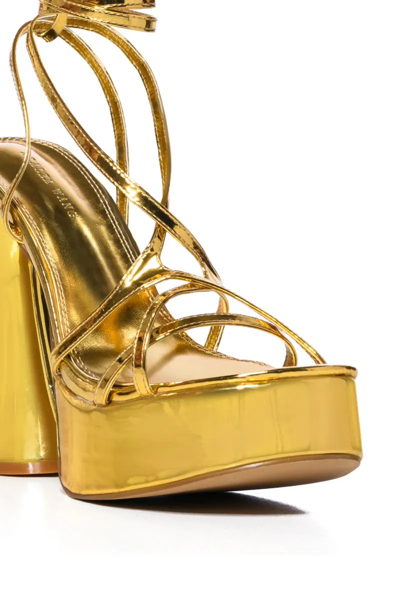 AZALEA WANG MADGE PLATFORM CHUNKY SANDAL IN GOLD