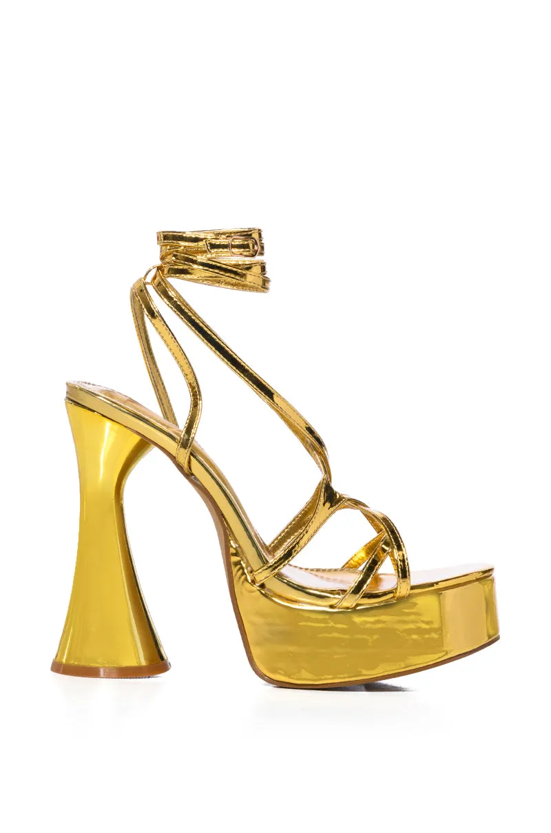 AZALEA WANG MADGE PLATFORM CHUNKY SANDAL IN GOLD