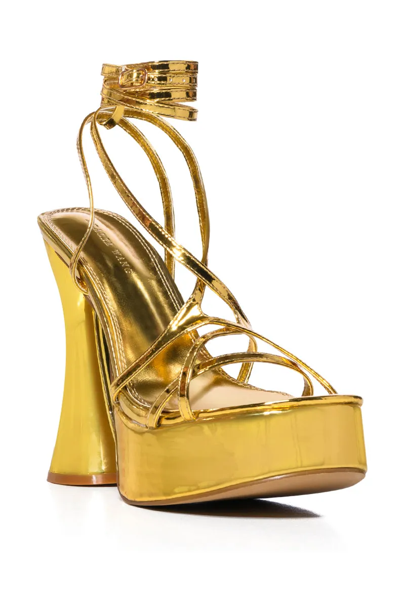 AZALEA WANG MADGE PLATFORM CHUNKY SANDAL IN GOLD