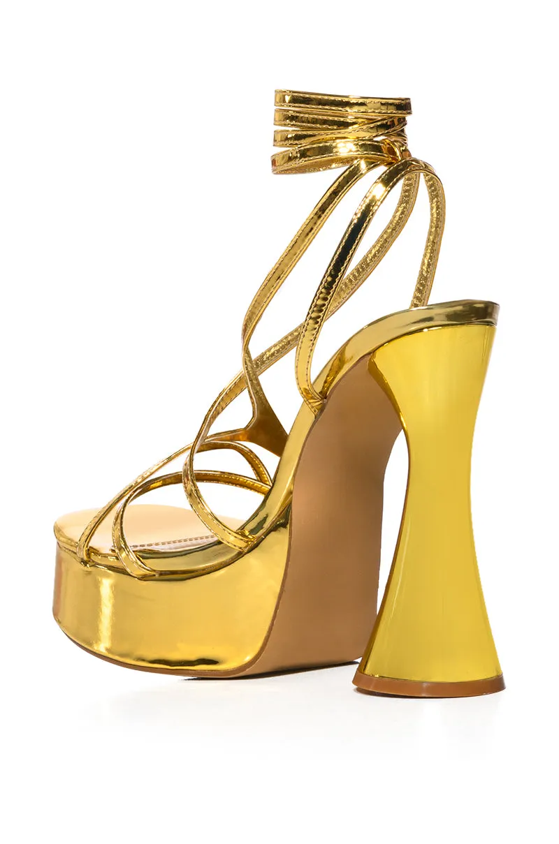 AZALEA WANG MADGE PLATFORM CHUNKY SANDAL IN GOLD