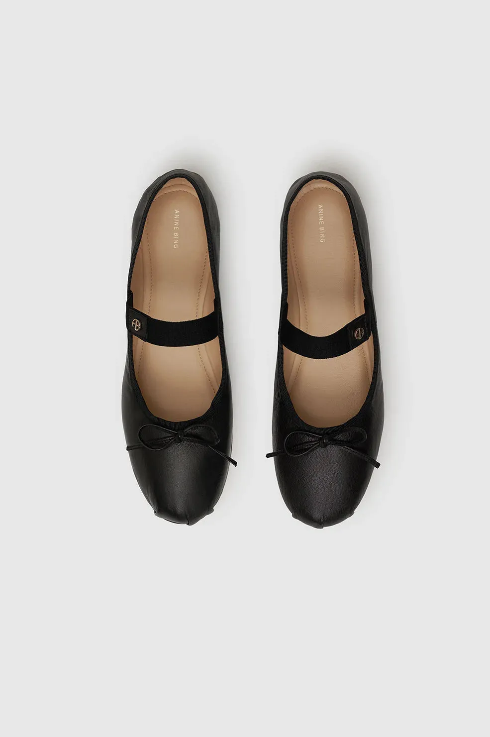 Jolie Flats in Black